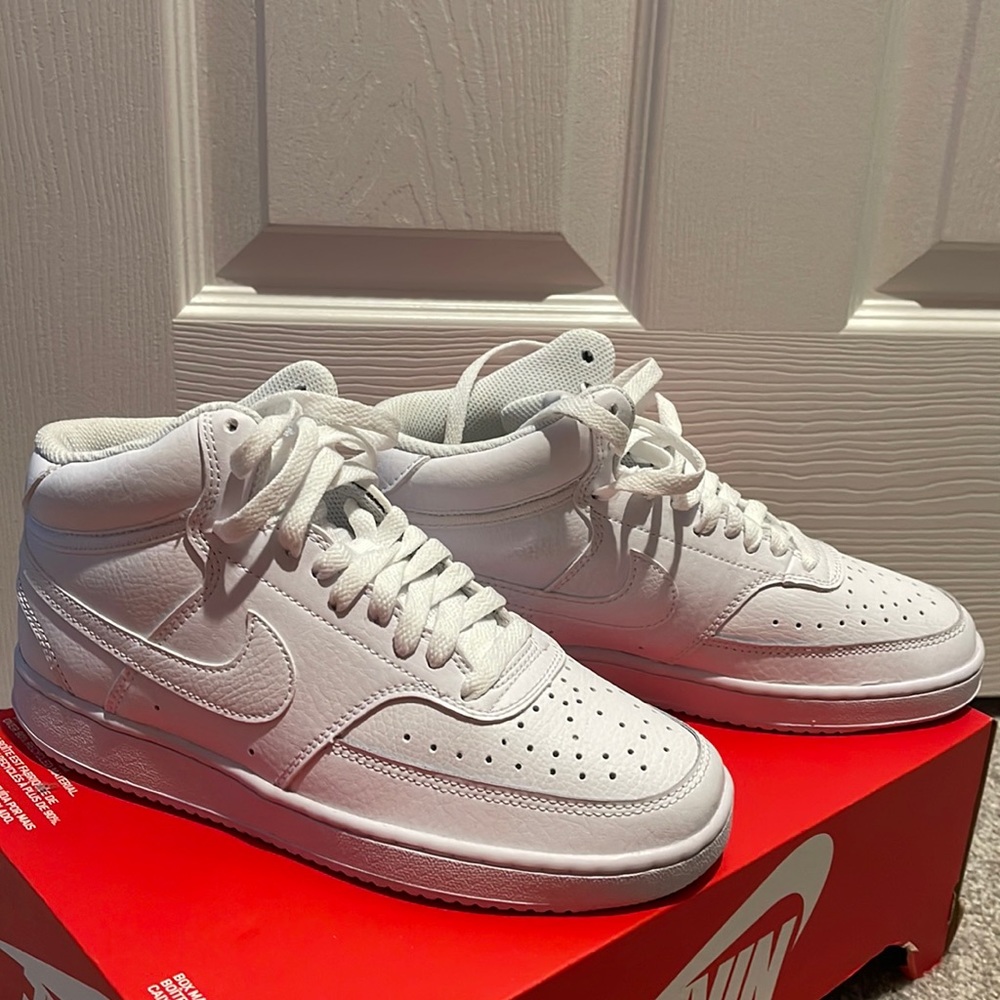 Woman Nike Court Vision Mid